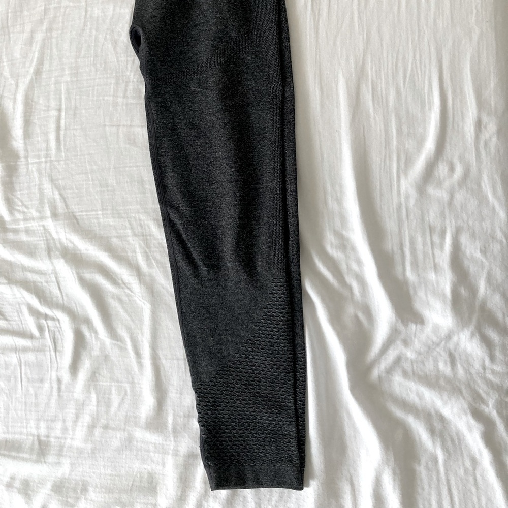 SOLD High waisted stylish gym pants - Picture 2 of 6